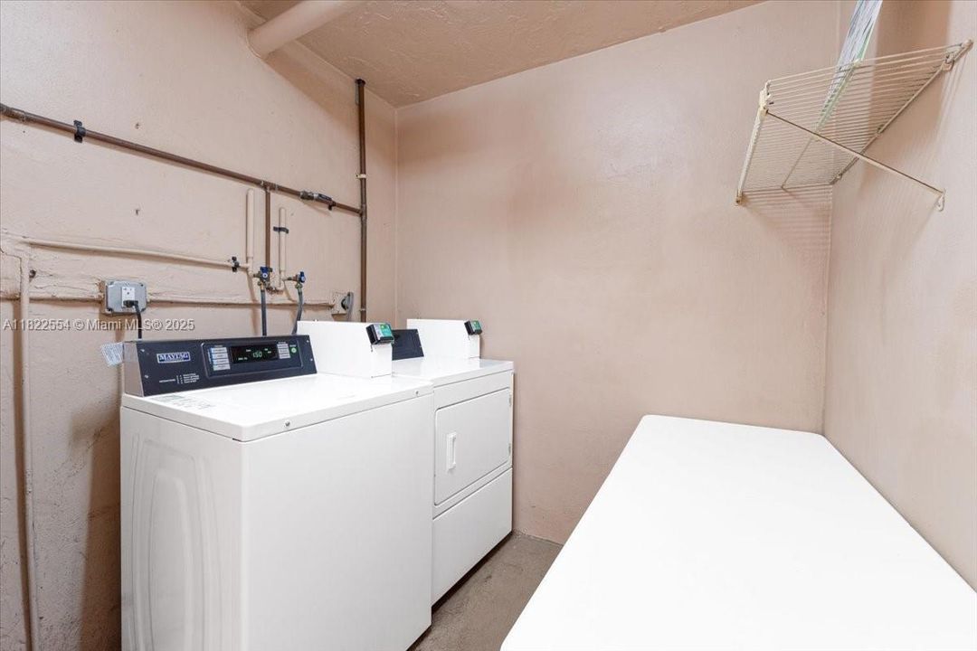 Active With Contract: $165,000 (1 beds, 1 baths, 645 Square Feet)