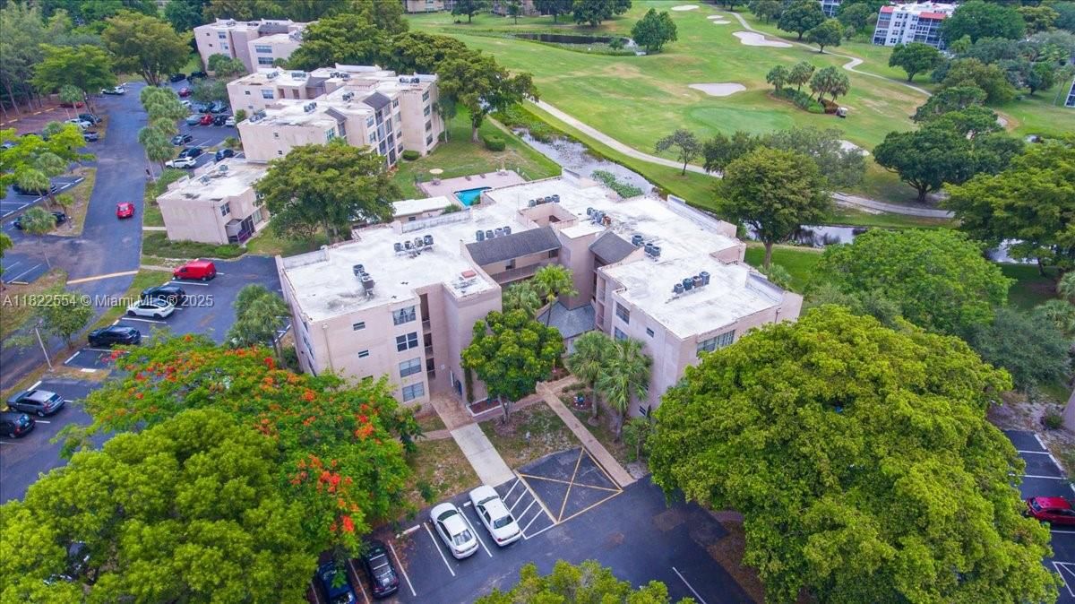 Active With Contract: $165,000 (1 beds, 1 baths, 645 Square Feet)