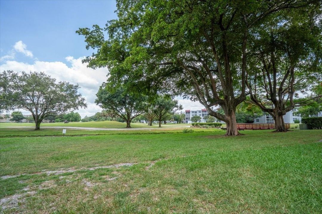 Active With Contract: $165,000 (1 beds, 1 baths, 645 Square Feet)