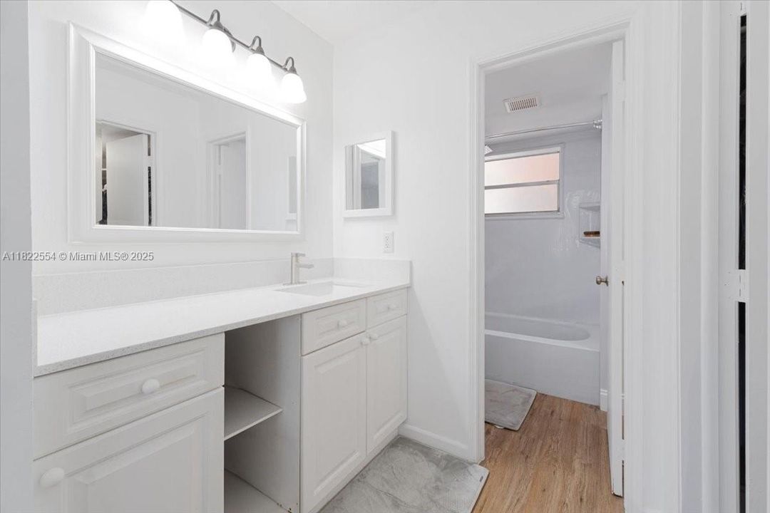 Active With Contract: $165,000 (1 beds, 1 baths, 645 Square Feet)