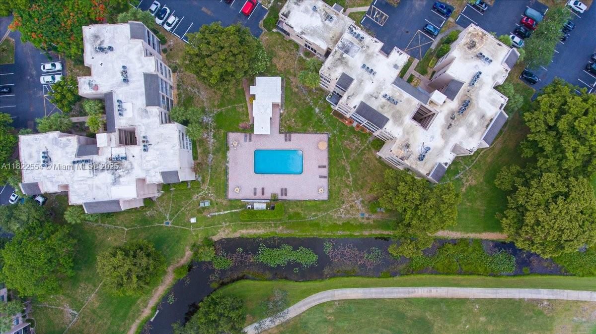 Active With Contract: $165,000 (1 beds, 1 baths, 645 Square Feet)