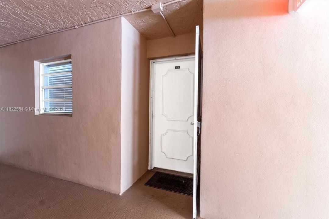 Active With Contract: $165,000 (1 beds, 1 baths, 645 Square Feet)