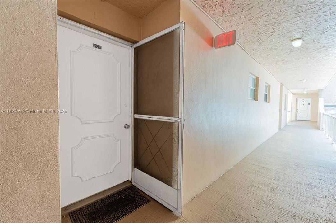 Active With Contract: $165,000 (1 beds, 1 baths, 645 Square Feet)