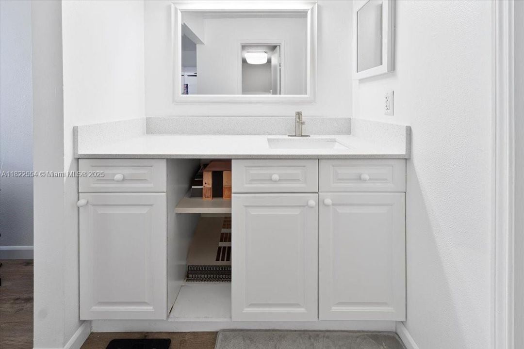 Active With Contract: $165,000 (1 beds, 1 baths, 645 Square Feet)