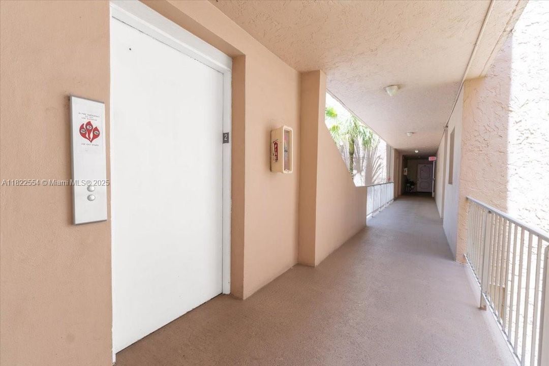 Active With Contract: $165,000 (1 beds, 1 baths, 645 Square Feet)