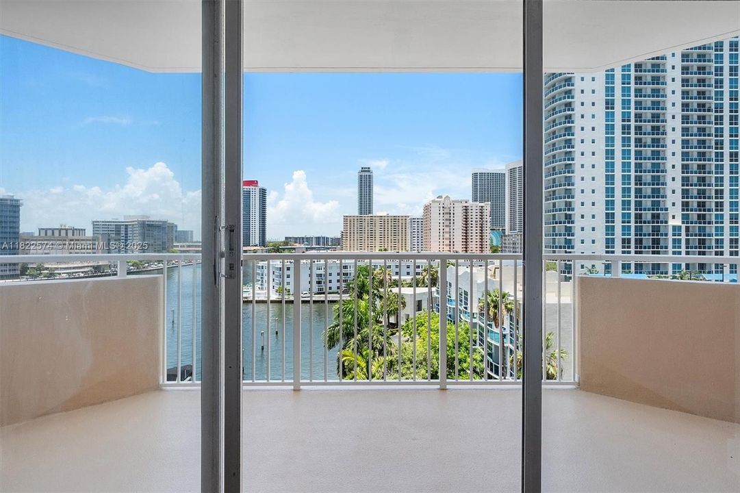 最近售出: $249,999 (1 贝兹, 1 浴室, 798 平方英尺)