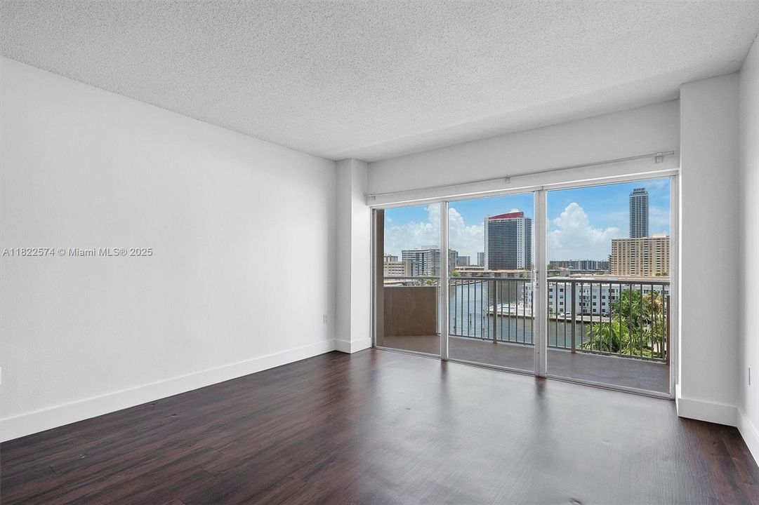 最近售出: $249,999 (1 贝兹, 1 浴室, 798 平方英尺)