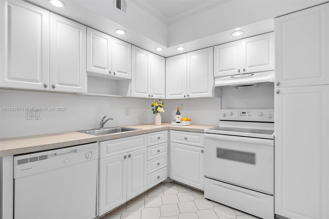 最近售出: $249,999 (1 贝兹, 1 浴室, 798 平方英尺)