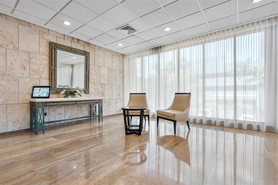 最近售出: $249,999 (1 贝兹, 1 浴室, 798 平方英尺)