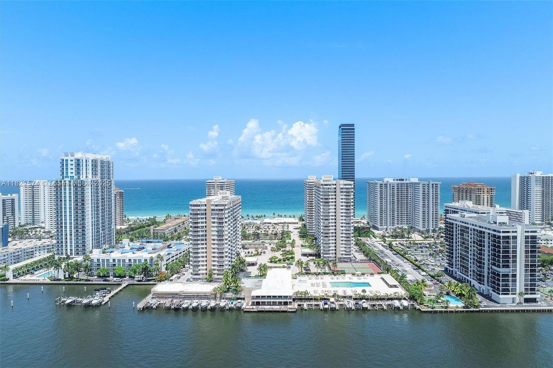 最近售出: $249,999 (1 贝兹, 1 浴室, 798 平方英尺)