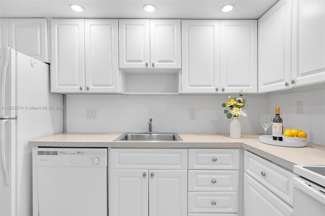 最近售出: $249,999 (1 贝兹, 1 浴室, 798 平方英尺)