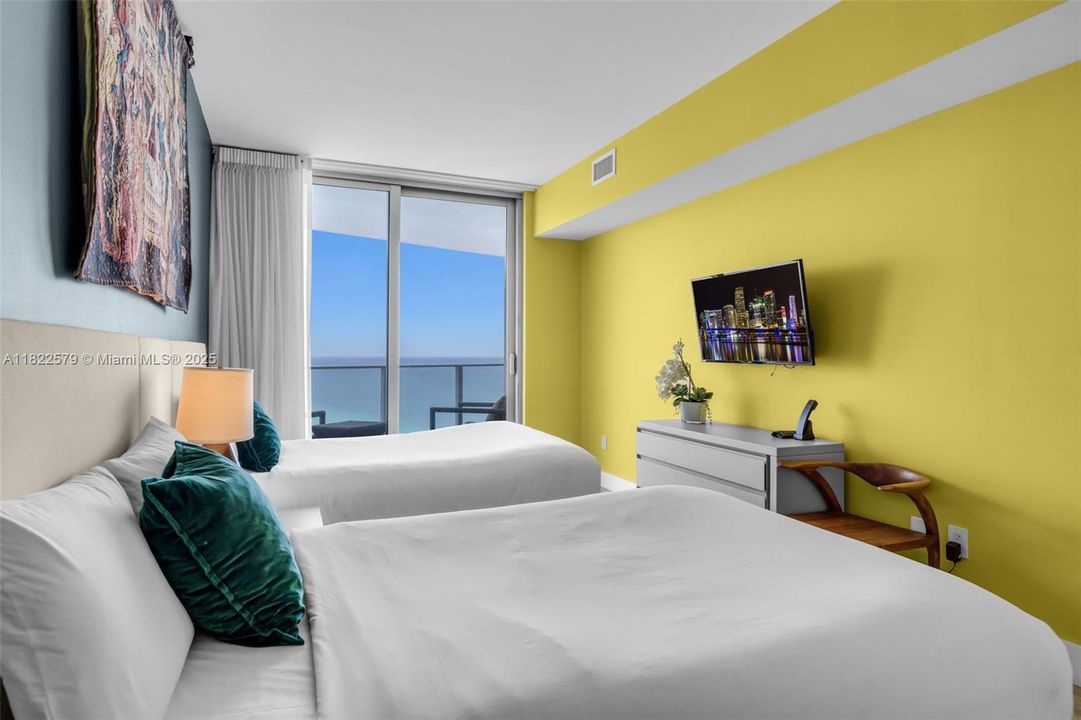 For Sale: $890,000 (2 beds, 2 baths, 1179 Square Feet)