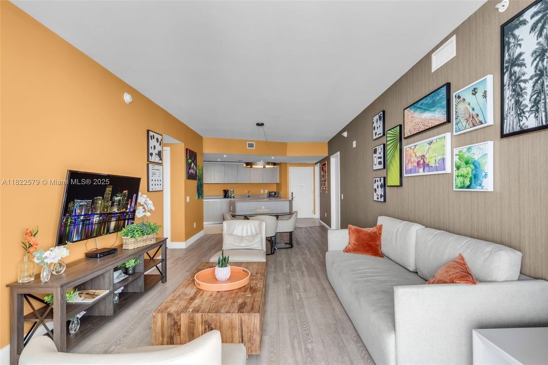 For Sale: $890,000 (2 beds, 2 baths, 1179 Square Feet)