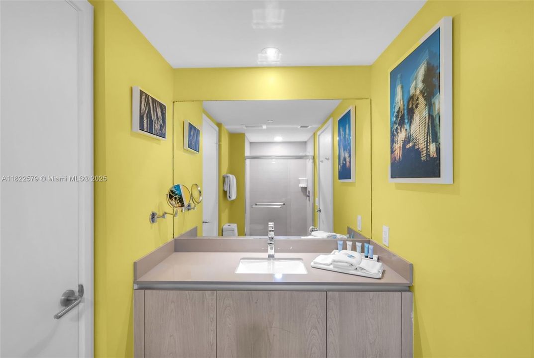 For Sale: $890,000 (2 beds, 2 baths, 1179 Square Feet)