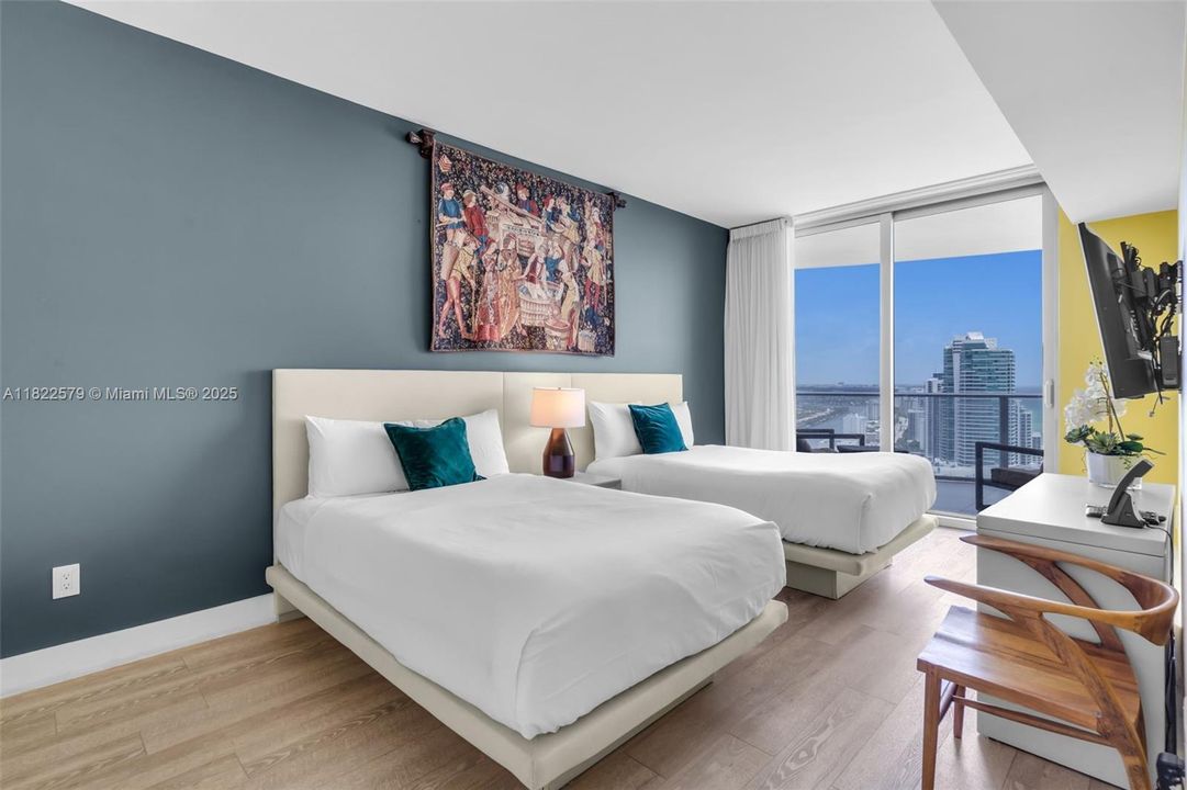 For Sale: $890,000 (2 beds, 2 baths, 1179 Square Feet)