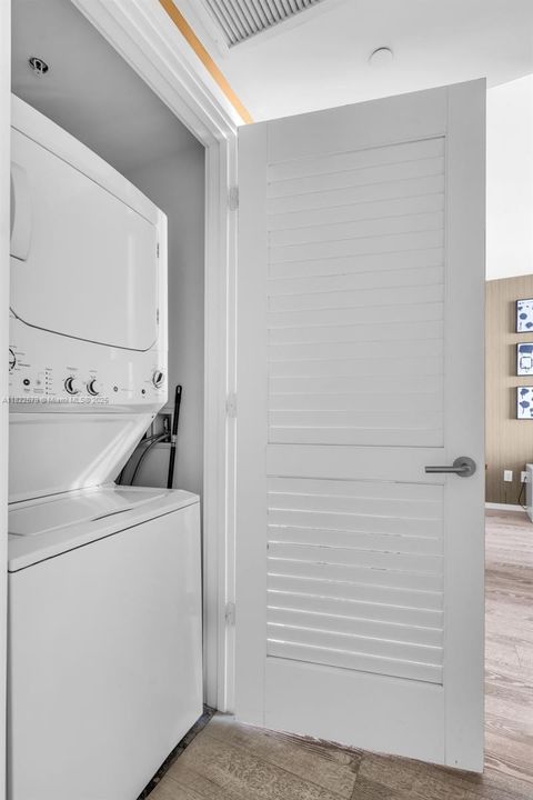 For Sale: $890,000 (2 beds, 2 baths, 1179 Square Feet)