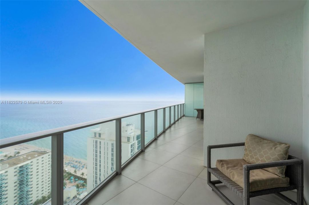 For Sale: $890,000 (2 beds, 2 baths, 1179 Square Feet)