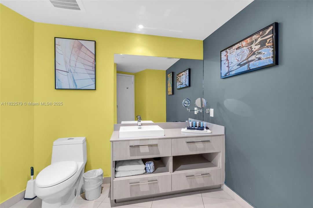 For Sale: $890,000 (2 beds, 2 baths, 1179 Square Feet)