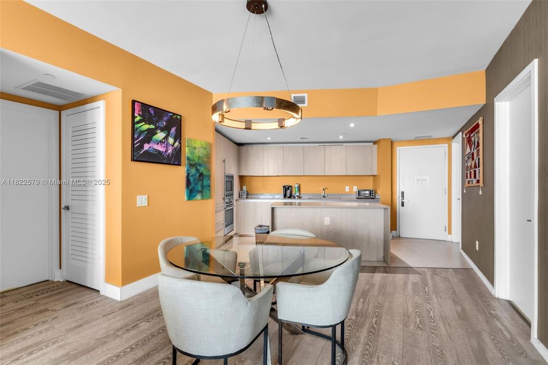 For Sale: $890,000 (2 beds, 2 baths, 1179 Square Feet)