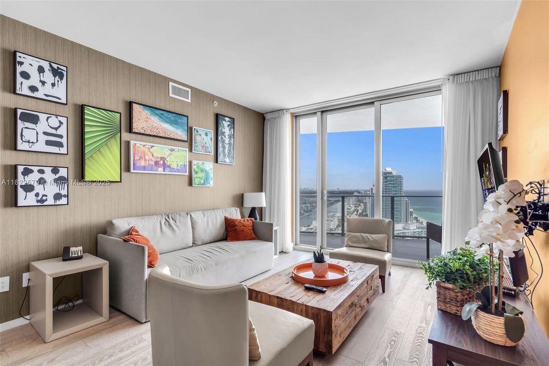 For Sale: $890,000 (2 beds, 2 baths, 1179 Square Feet)