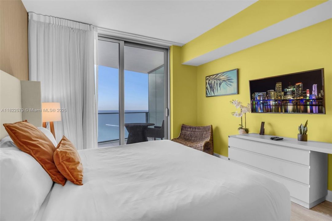 For Sale: $890,000 (2 beds, 2 baths, 1179 Square Feet)