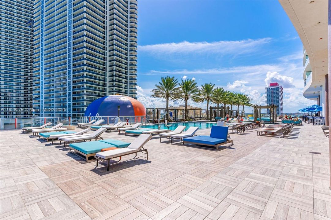 For Sale: $890,000 (2 beds, 2 baths, 1179 Square Feet)