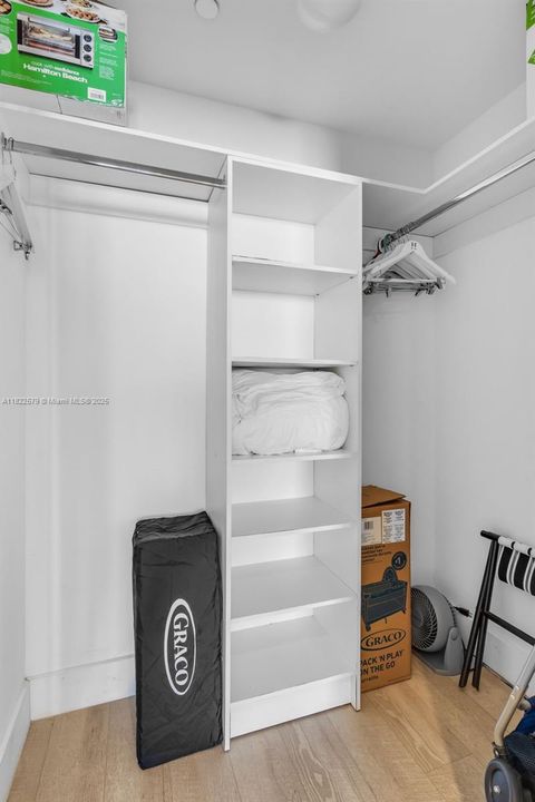 For Sale: $890,000 (2 beds, 2 baths, 1179 Square Feet)