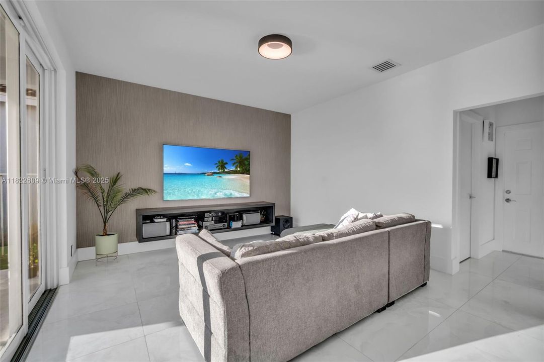 Recently Sold: $1,299,000 (4 beds, 3 baths, 2550 Square Feet)