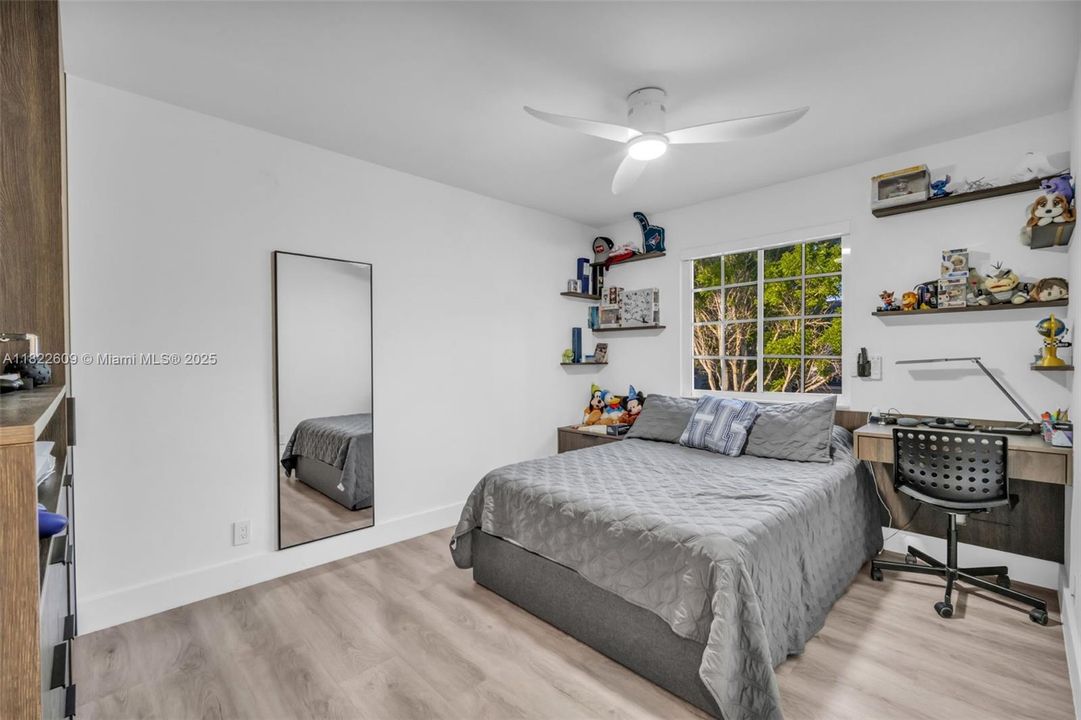 Recently Sold: $1,299,000 (4 beds, 3 baths, 2550 Square Feet)