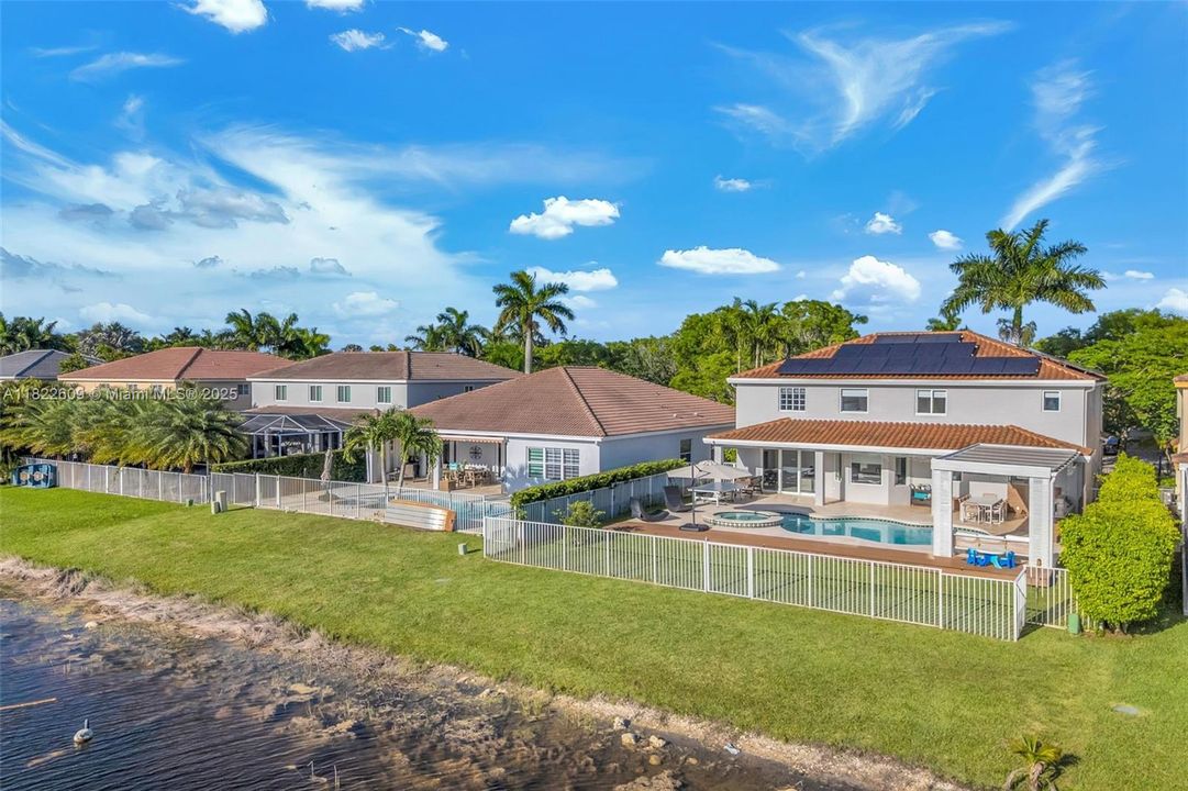 Recently Sold: $1,299,000 (4 beds, 3 baths, 2550 Square Feet)