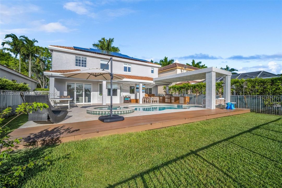Recently Sold: $1,299,000 (4 beds, 3 baths, 2550 Square Feet)