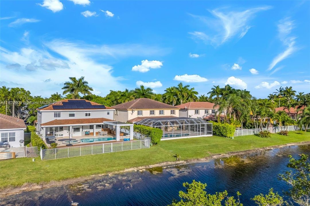 Recently Sold: $1,299,000 (4 beds, 3 baths, 2550 Square Feet)