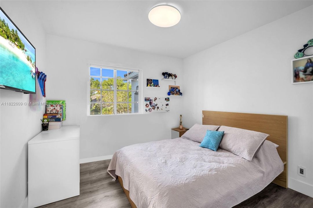 Recently Sold: $1,299,000 (4 beds, 3 baths, 2550 Square Feet)