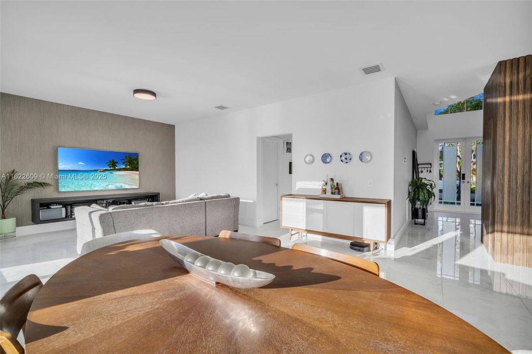 Recently Sold: $1,299,000 (4 beds, 3 baths, 2550 Square Feet)