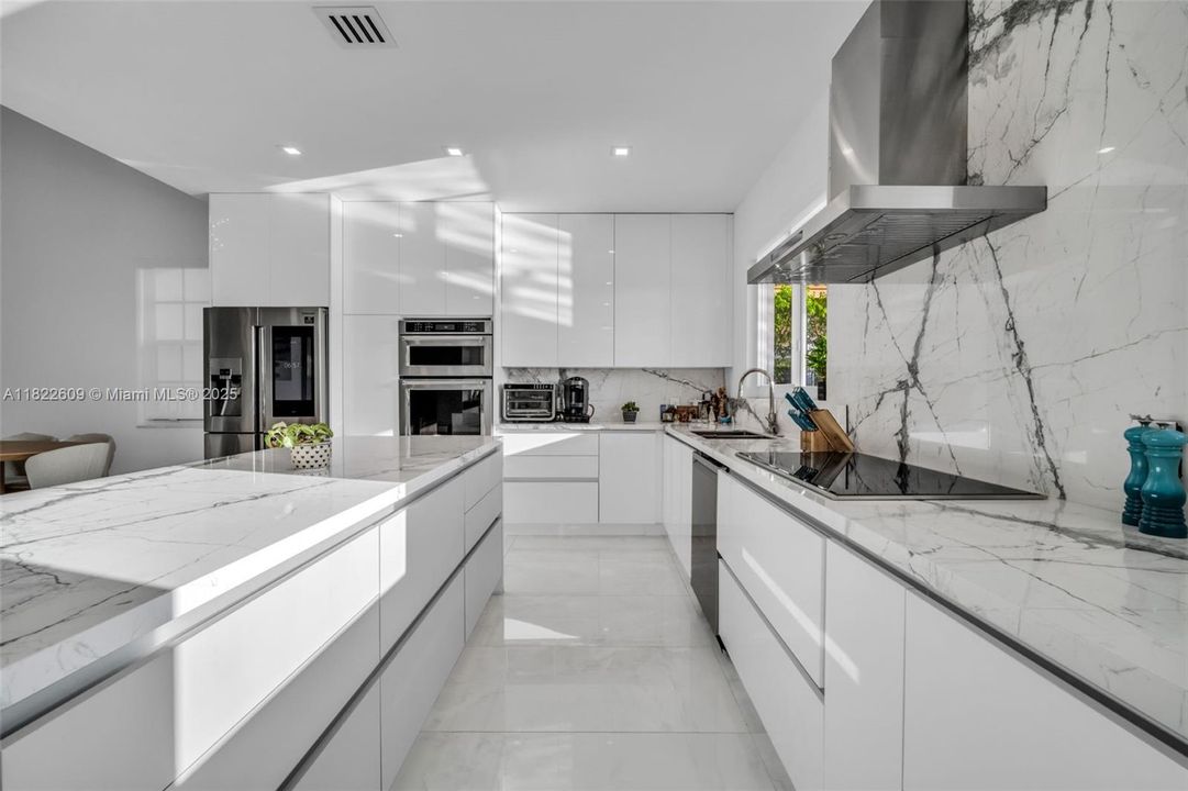 Recently Sold: $1,299,000 (4 beds, 3 baths, 2550 Square Feet)