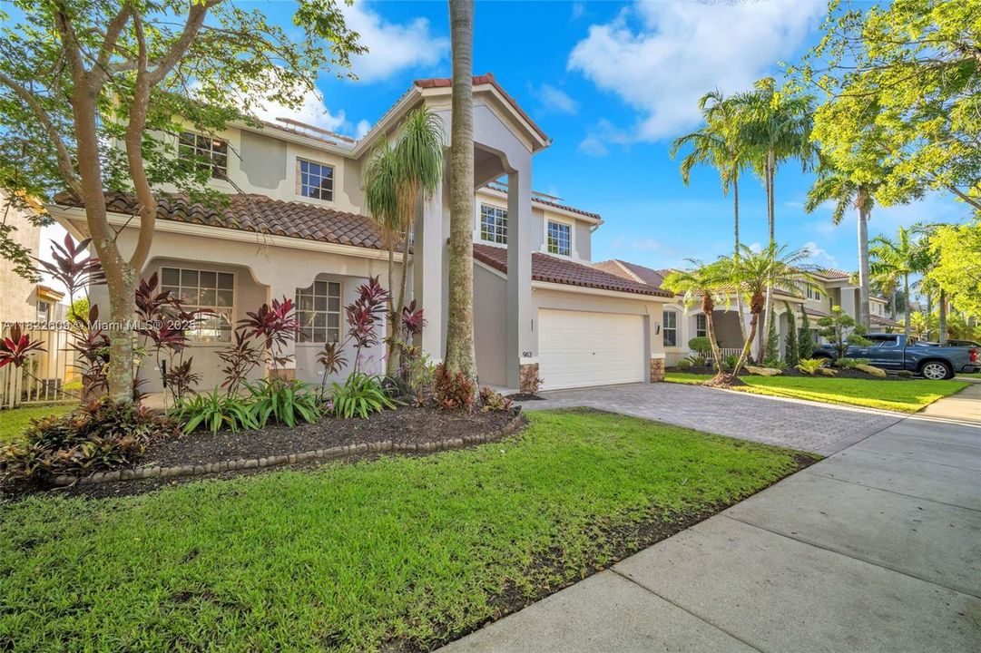 Recently Sold: $1,299,000 (4 beds, 3 baths, 2550 Square Feet)