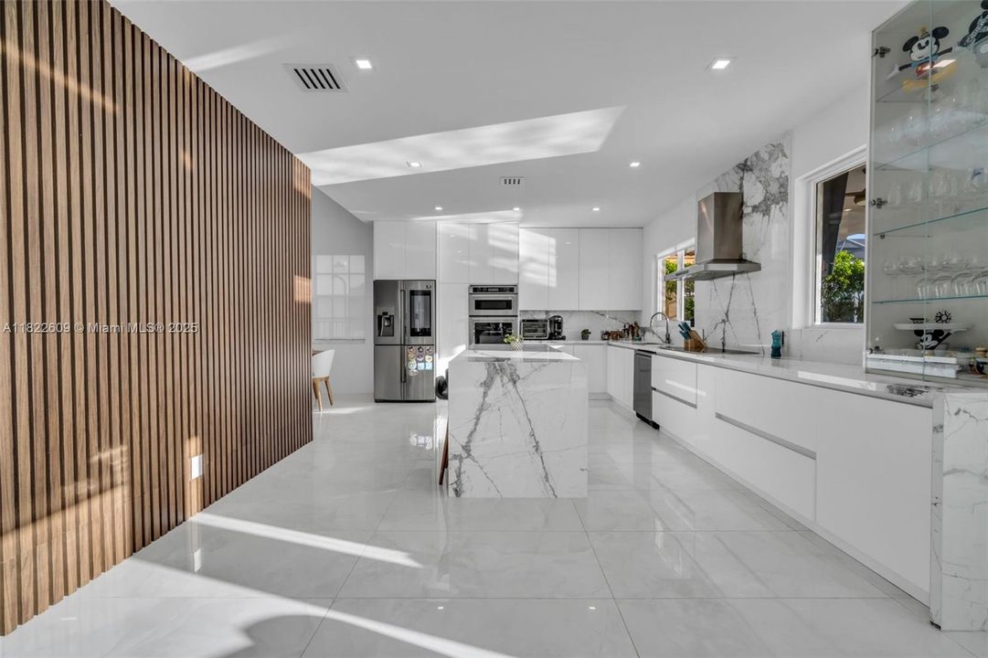 Recently Sold: $1,299,000 (4 beds, 3 baths, 2550 Square Feet)