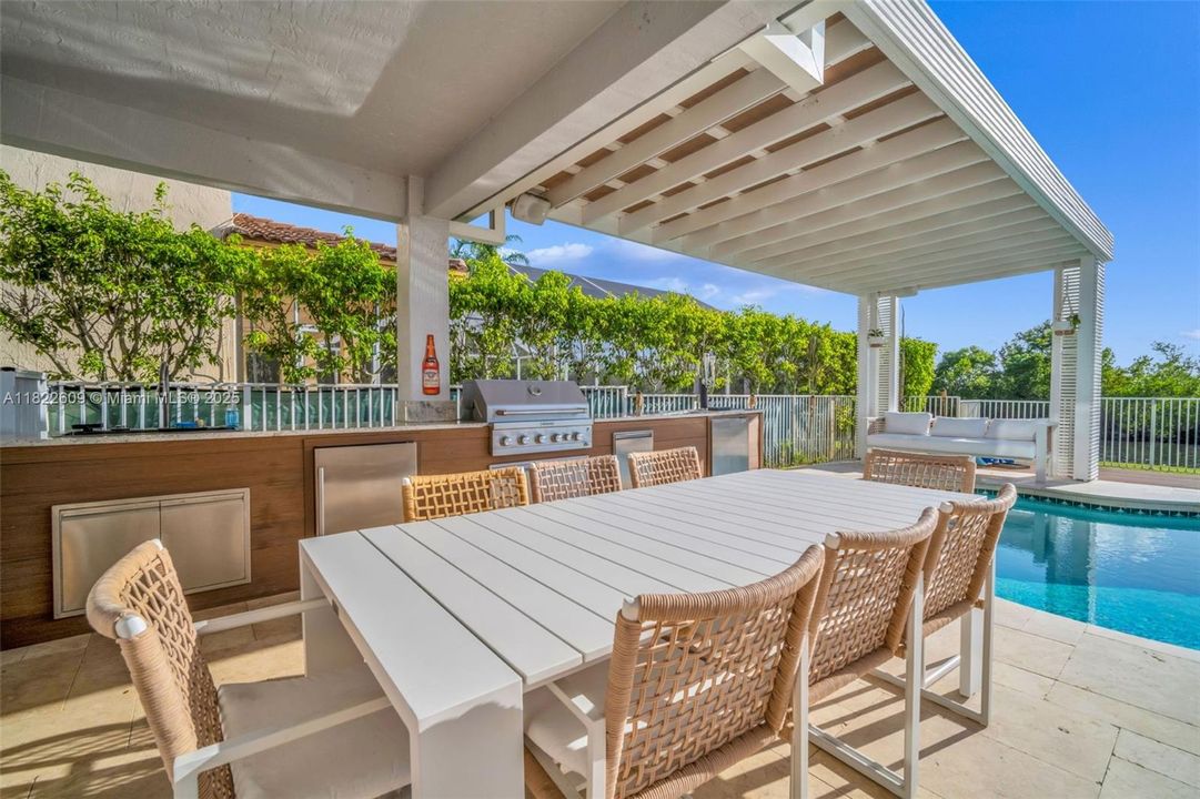 Recently Sold: $1,299,000 (4 beds, 3 baths, 2550 Square Feet)