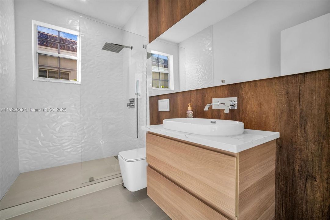 Recently Sold: $1,299,000 (4 beds, 3 baths, 2550 Square Feet)