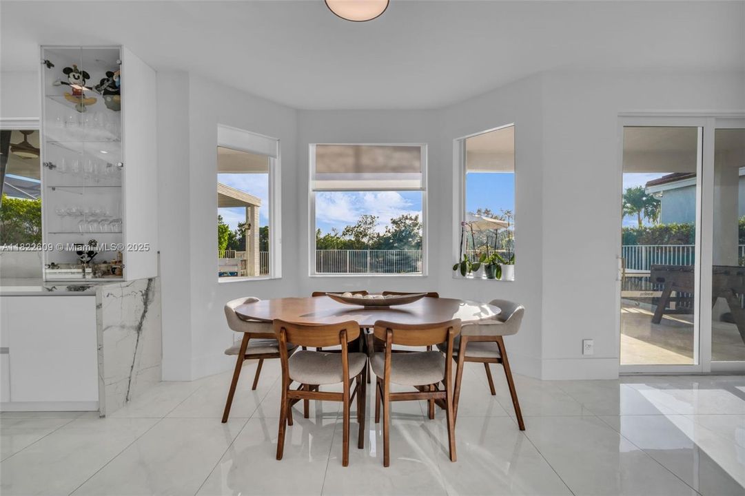 Recently Sold: $1,299,000 (4 beds, 3 baths, 2550 Square Feet)