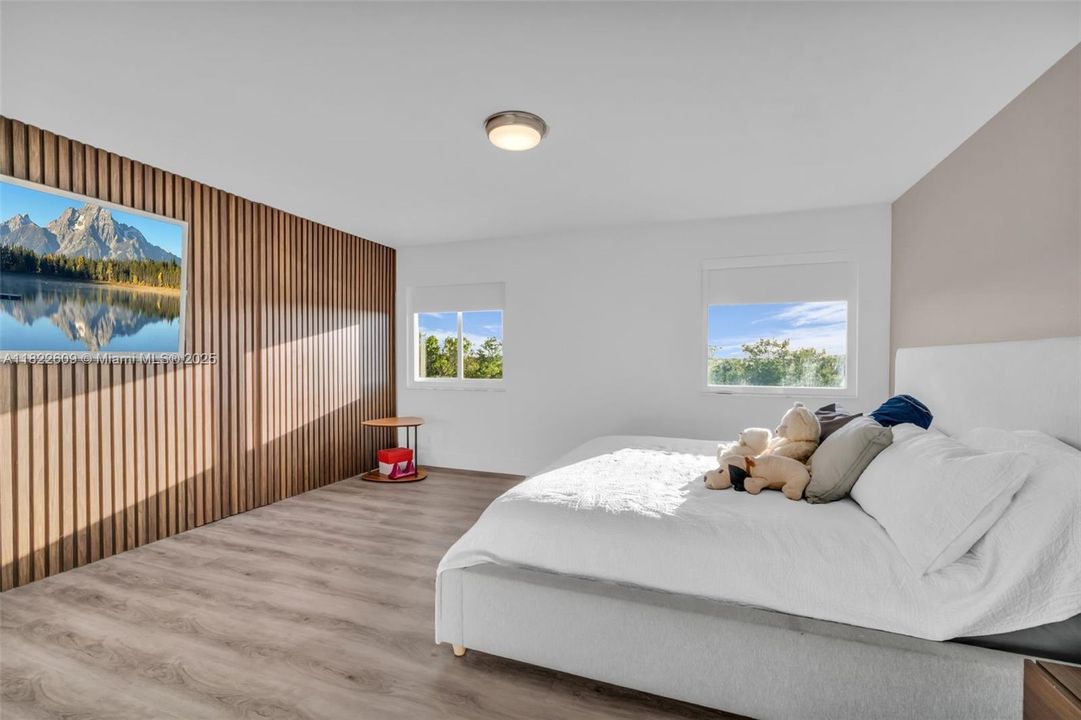 Recently Sold: $1,299,000 (4 beds, 3 baths, 2550 Square Feet)