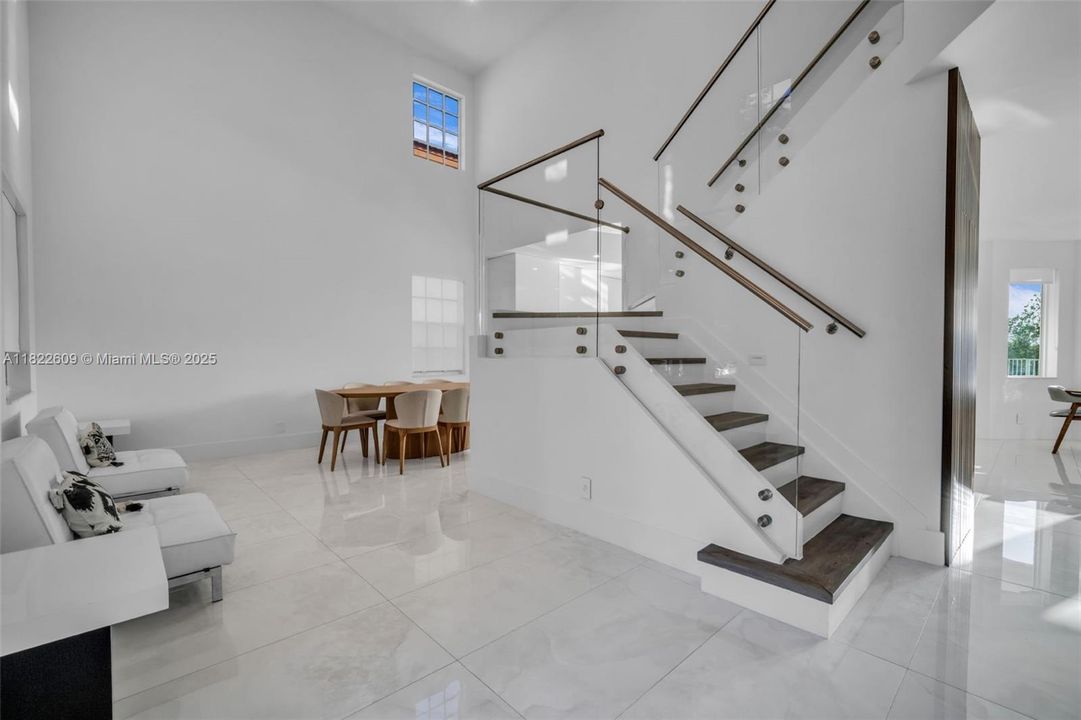 Recently Sold: $1,299,000 (4 beds, 3 baths, 2550 Square Feet)