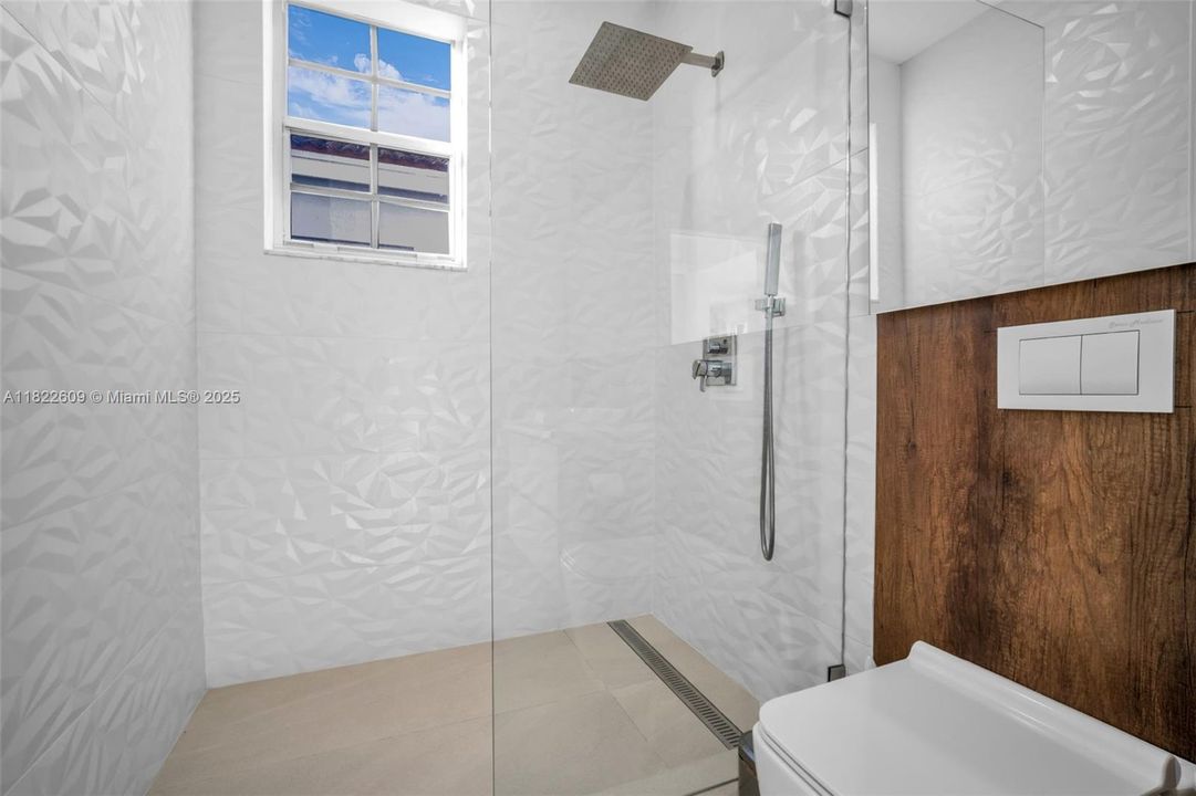 Recently Sold: $1,299,000 (4 beds, 3 baths, 2550 Square Feet)