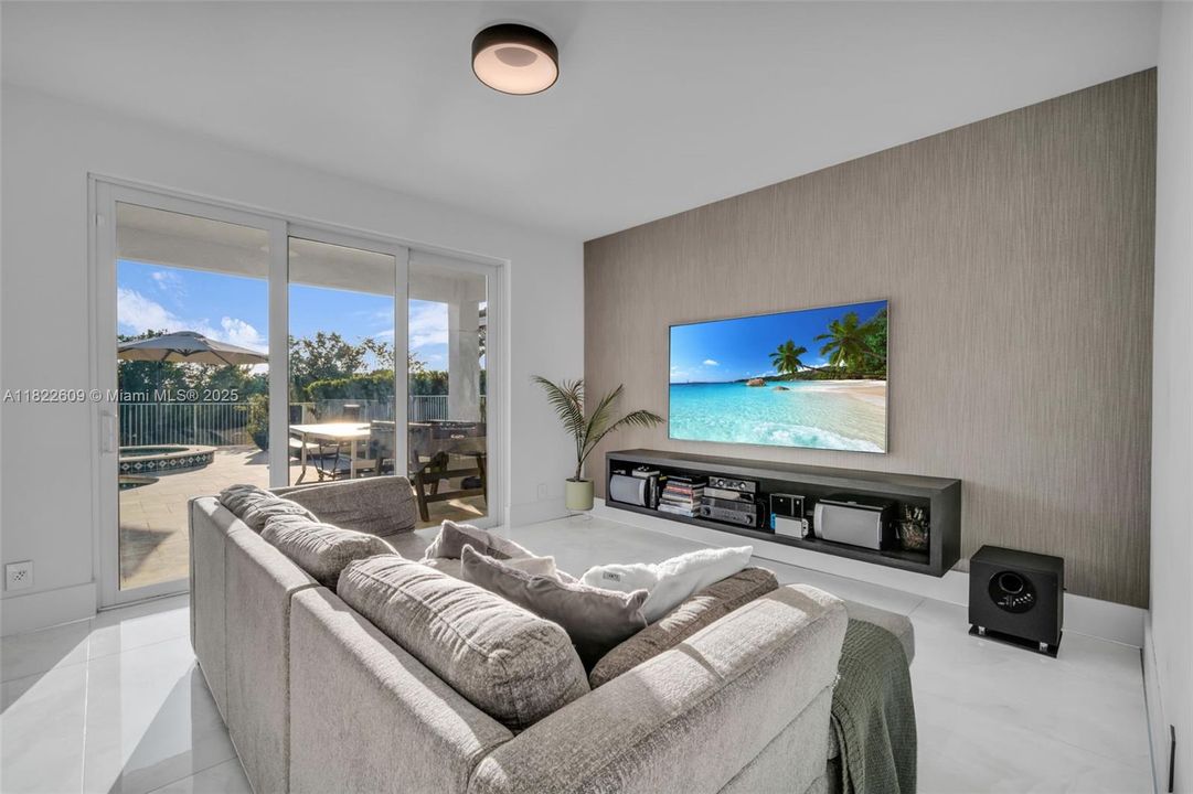 Recently Sold: $1,299,000 (4 beds, 3 baths, 2550 Square Feet)