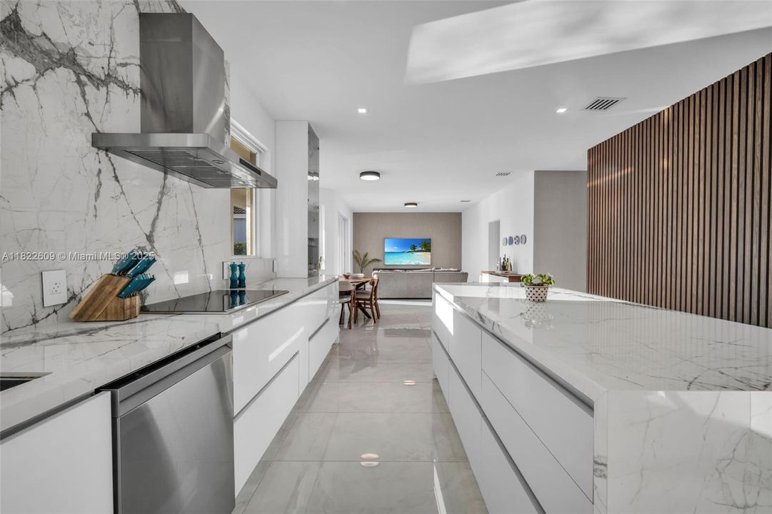 Recently Sold: $1,299,000 (4 beds, 3 baths, 2550 Square Feet)