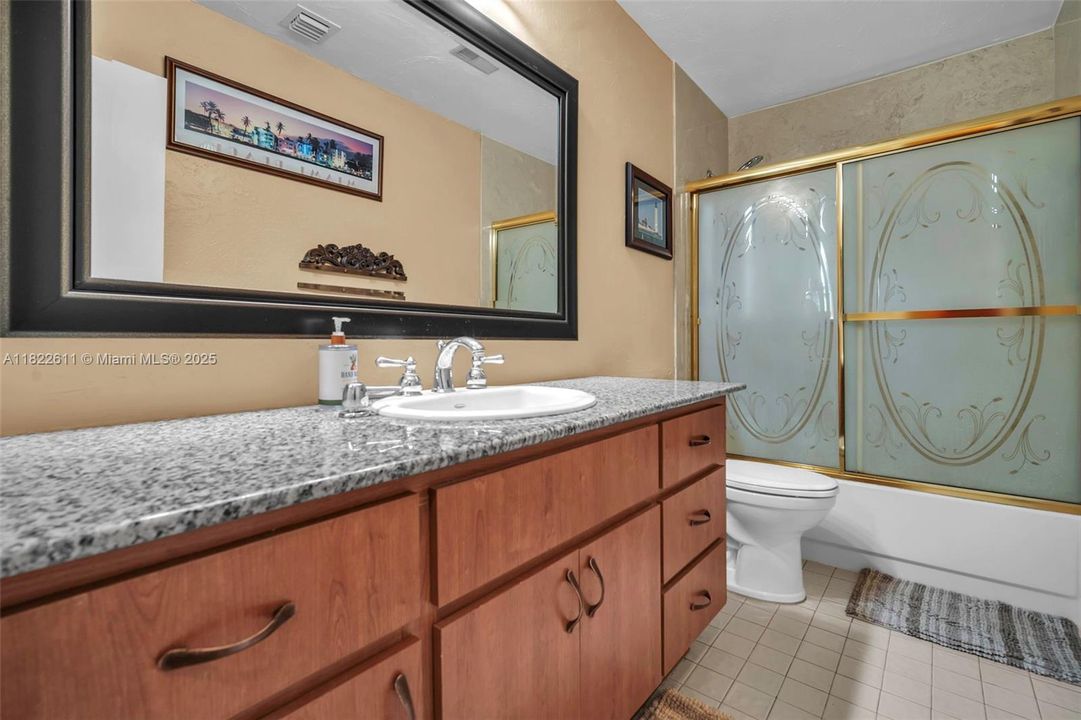 合同活跃: $520,000 (3 贝兹, 2 浴室, 1665 平方英尺)