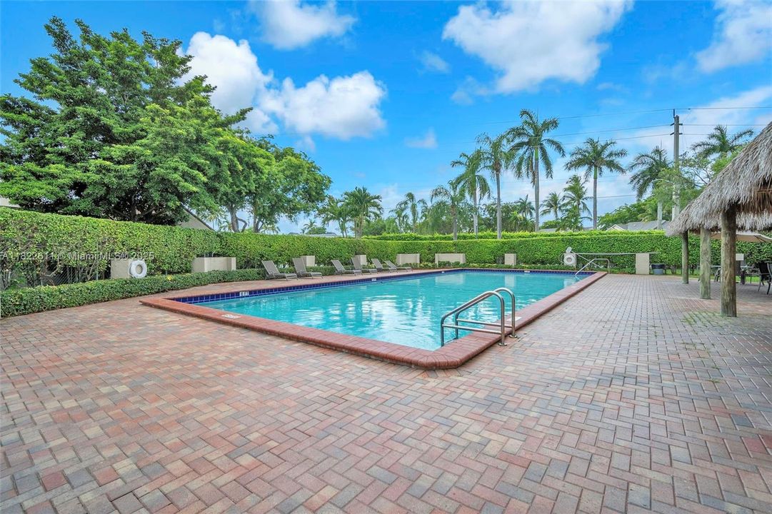 合同活跃: $520,000 (3 贝兹, 2 浴室, 1665 平方英尺)