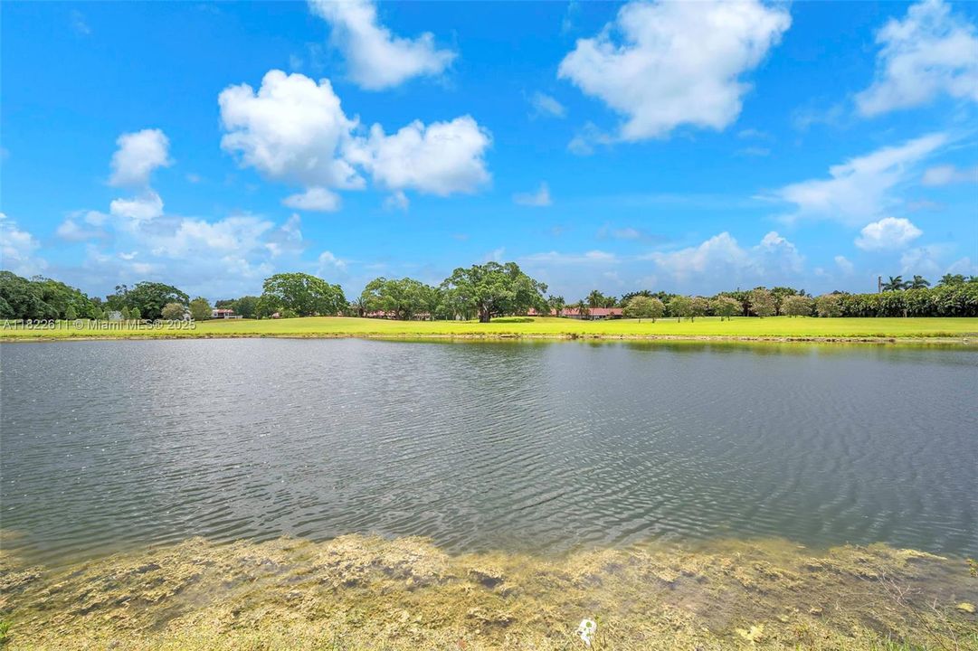 合同活跃: $520,000 (3 贝兹, 2 浴室, 1665 平方英尺)