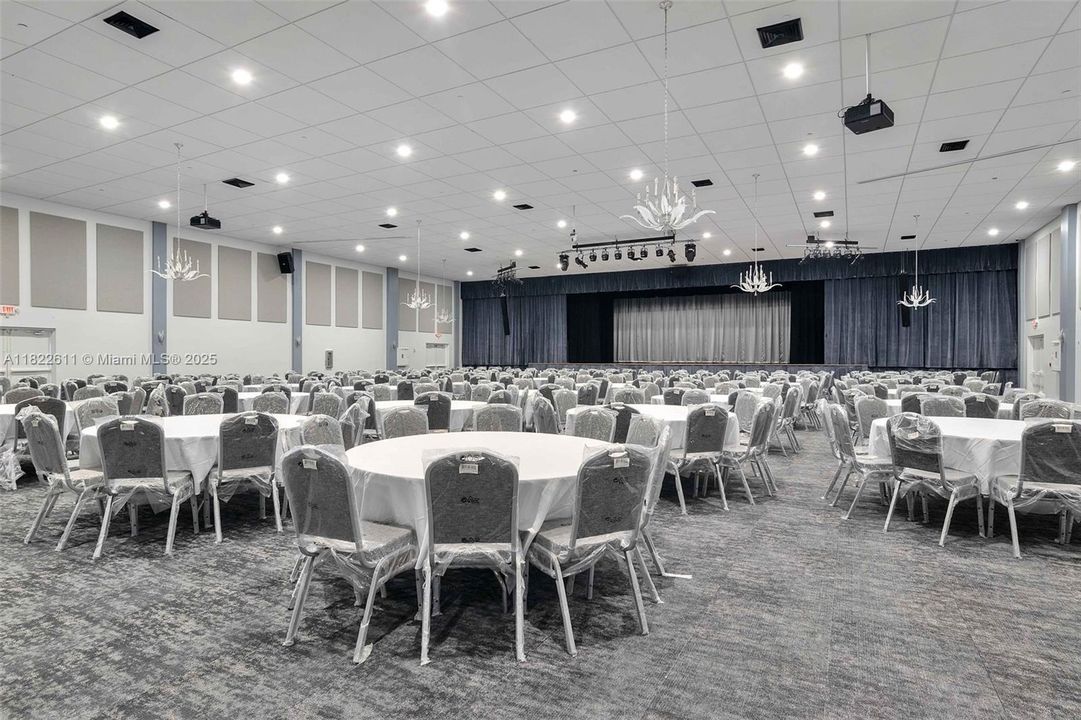 合同活跃: $520,000 (3 贝兹, 2 浴室, 1665 平方英尺)