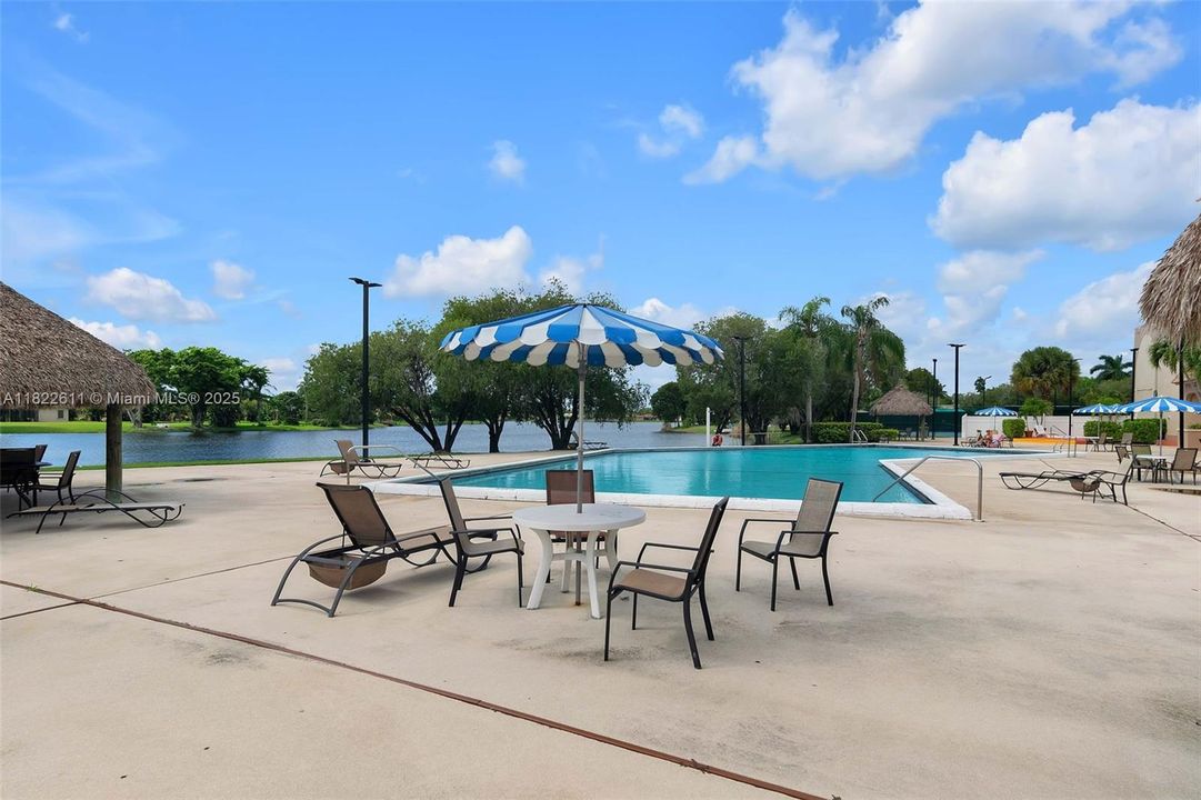 合同活跃: $520,000 (3 贝兹, 2 浴室, 1665 平方英尺)